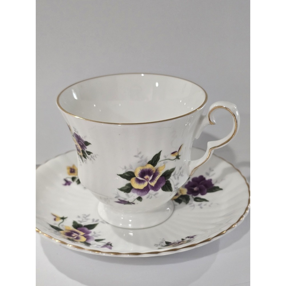 Royal Windsor Fine Bone China Cup and Saucer Set Pansies England Purple Floral - Picture 2 of 6